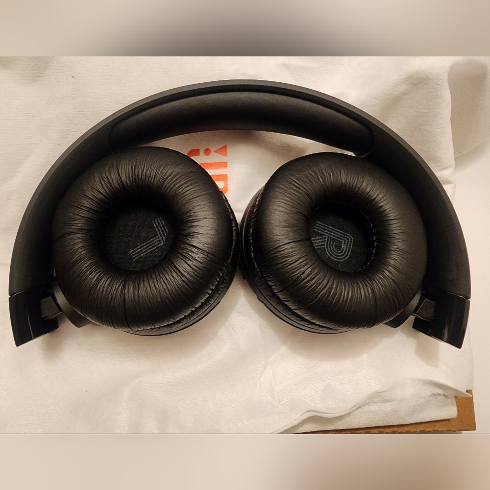 JBL Tune 520BT - Wireless On-Ear Bluetooth Headphones - NEW/OPENED PACKAGE - Picture 9 of 11